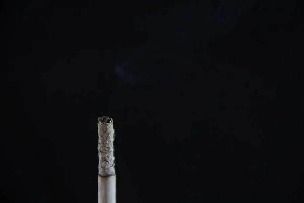 Cigarrillos Humo Sobre Fondo Negro —  Fotos de Stock