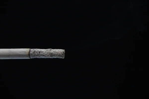 Kouření Cigaret Černém Pozadí — Stock fotografie