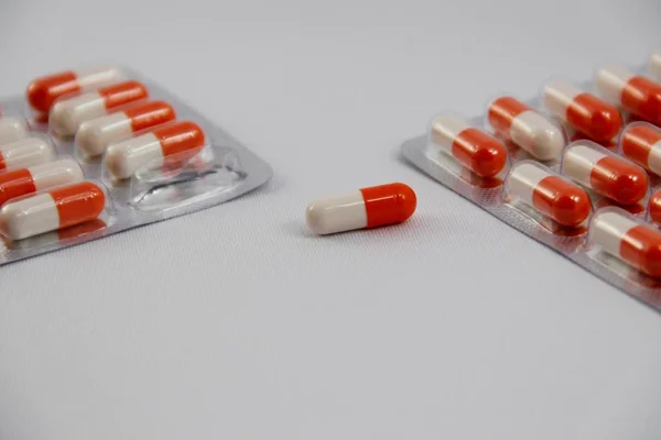 Medicamento Cápsula Sobre Fondo Blanco — Foto de Stock