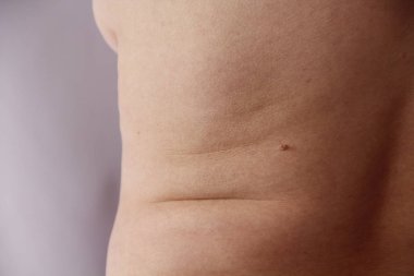 yaşlı bir kadın cesedi