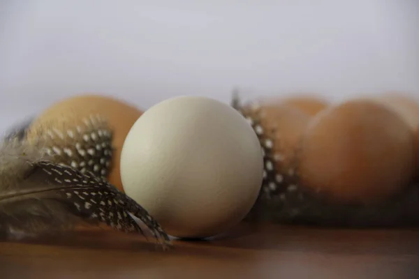 Курячі Яйця Дерев Яному Столі — стокове фото