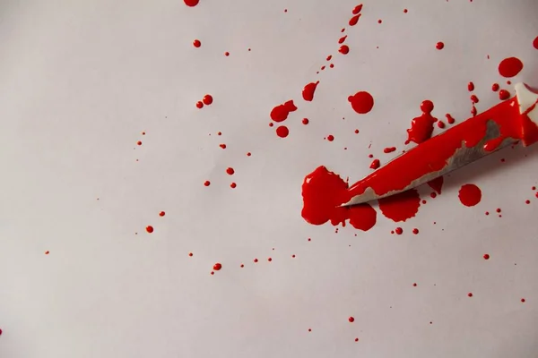 Cuchillo Con Sangre Sobre Papel Blanco —  Fotos de Stock