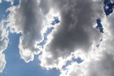 güzel hava bulutları ile mavi gökyüzü