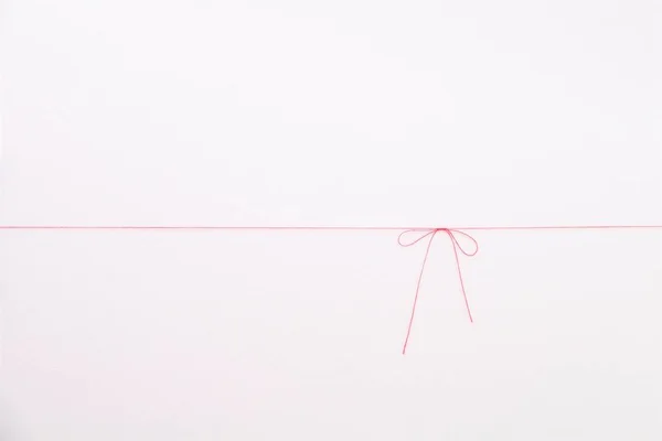 beyaz arkaplanda kırmızı başlık