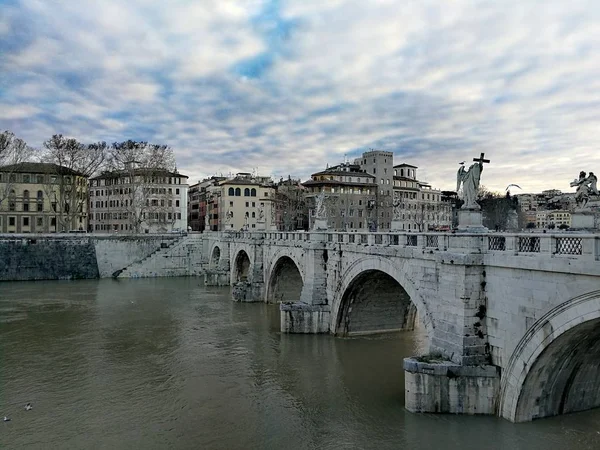 Roma'da eski köprü