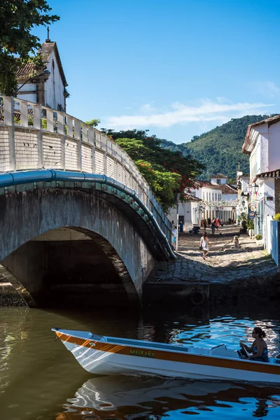 パラチー ブラジル 2017 運河と歴史的な町 Paraty ジャネイロ州 ブラジルの植民地住宅の象徴的な表示 — ストック写真