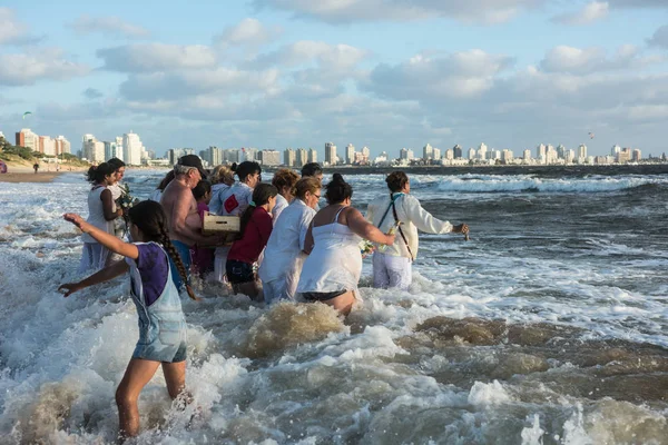 Maldonado Uruguai Fevereiro 2019 Paroquianos Igreja Umbandista Adoram Orisha Yemanja Fotos De Bancos De Imagens