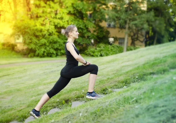 Girl doing a workout in the Park.