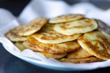 Kabak sebze ve ekşi krem ile pancake.