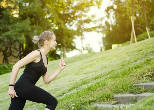 The girl runs up the stairs. Healthy lifestyle. — Stock Photo, Image