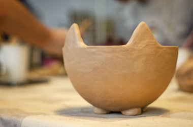 Tabak Kil yapılmış. El yapımı. Hobi.