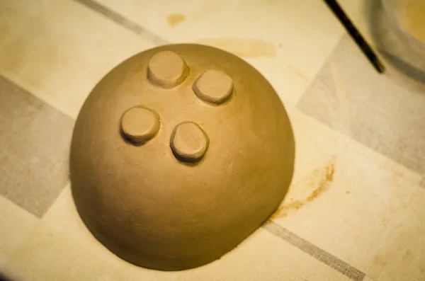 粘土で作られたプレート。手作り。趣味. — ストック写真