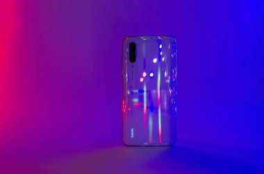 Xiaomi Mi9 lite Cc9 beyaz telefon. Neon