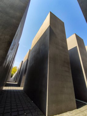 Holokost Anıtı. Nazizm kurbanlarının anısına..