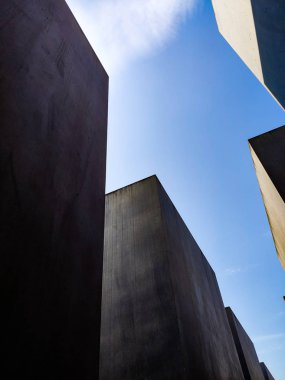 Holokost Anıtı. Nazizm kurbanlarının anısına..