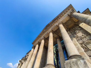 Reichstag. Tarihi bina. Mimari tarza göre: neo-rönesans.