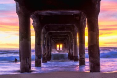 Günbatımı Pier - Manhattan Beach iskelesinden, Los Angeles, California altında