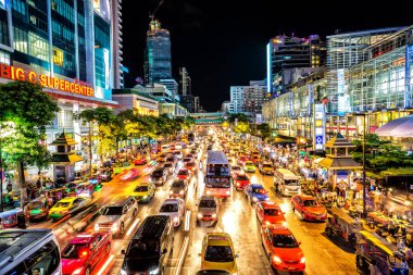 Rush Hour trafik sıkışıklığı, gece Bangkok, Tayland