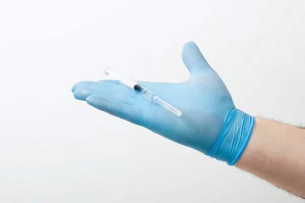 Medische Latex Rubberen Handschoenen Blauw Blauw Met Spuit Mannelijke Hand — Stockfoto