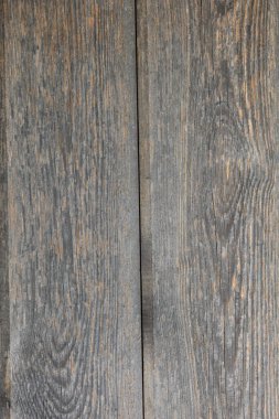 Doğal desenli dikey ahşap arka plan yüzeyi. Kırsal ahşap masa veya zemin üstü görünümü.