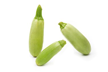 Taze sebze iliği ayakta duruyor. Beyaz arkaplanda izole.