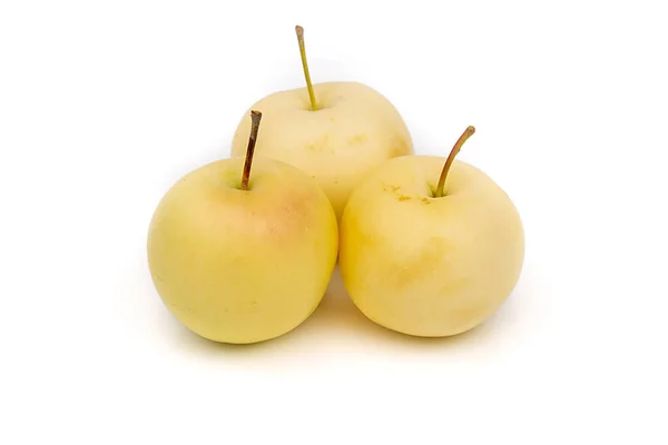 Beyaz Arkaplanda Izole Edilmiş Sarı Mini Elmalar — Stok fotoğraf