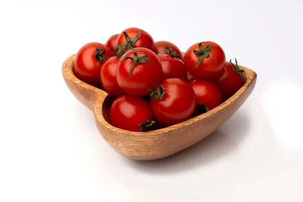 Tomates Cherry Plato Madera Sobre Fondo Blanco — Foto de Stock
