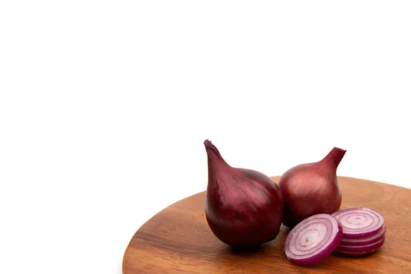 Red Onion Wooden Chopping Board — Stock Photo, Image