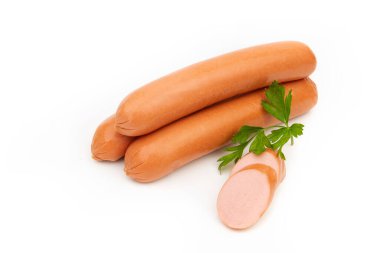 Beyaz arka planda izole edilmiş sosisler