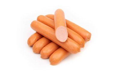 Beyaz arka planda izole edilmiş sosisler