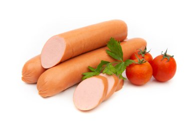 Beyaz arka planda izole edilmiş sosisler