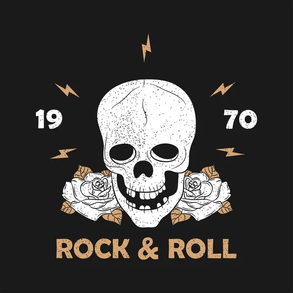 Rockmusik-Print für Bekleidung mit Totenkopf und Rose. — Stockvektor