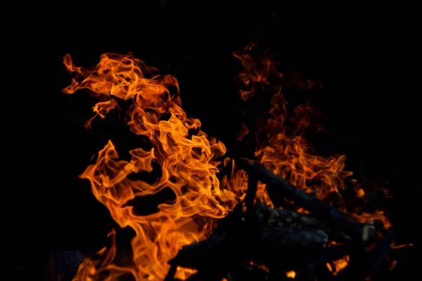Φωτιά Μαύρο Φόντο Φωτιά Δημιουργεί Άπειρα Σχήματα Όταν Καίγεται Πορτοκαλί — Φωτογραφία Αρχείου