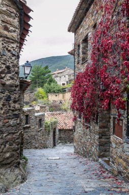 Patones de Arriba 'daki taş evler, Madrid, İspanya