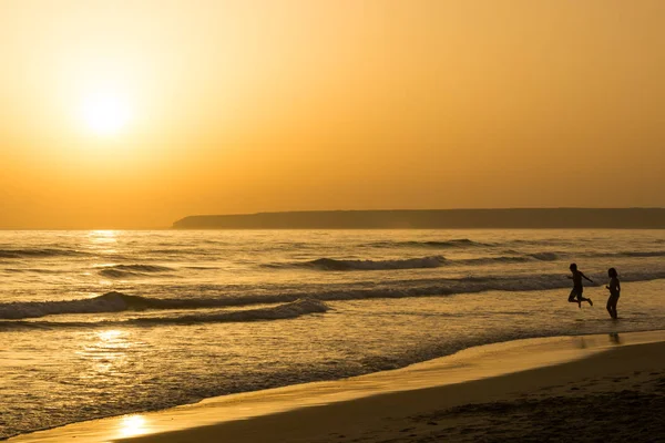 Sunset Zahara Los Atunes Beach Summer Two Children Silhouettes Cadiz — Stock Photo, Image