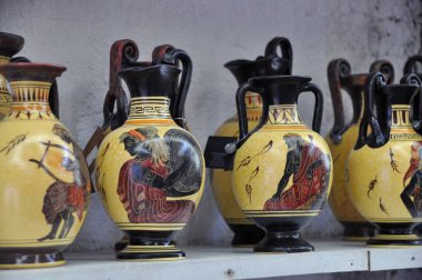 Yunanistan'da boyalı sürahiler