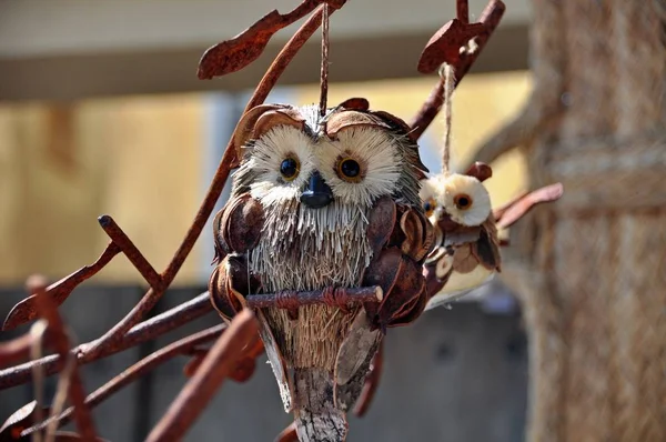 Baykuş ağaç kabuğundan yapılır.