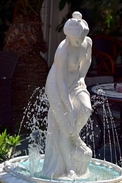 Yazın Yunanistan'da Çeşme