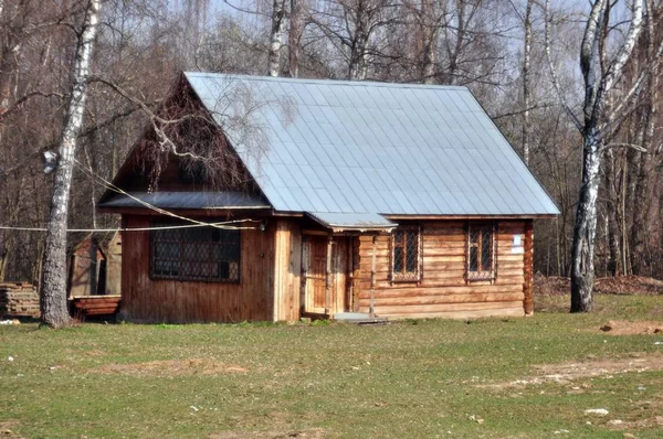 Haus Berezniki Frühling — Stockfoto