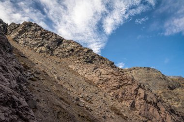 Cajon del Maipo 'daki Mumyalama el Yeso Barajı' ndaki Rock manzarası