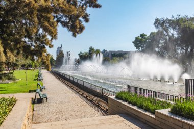 Havacılık Meydanı (Plaza a la Aviacion) Çeşmesi - Santiago, Şili