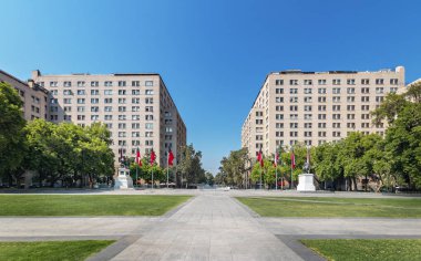 La Moneda Sarayı yakınlarındaki Bulnes Meydanı - Santiago, Şili