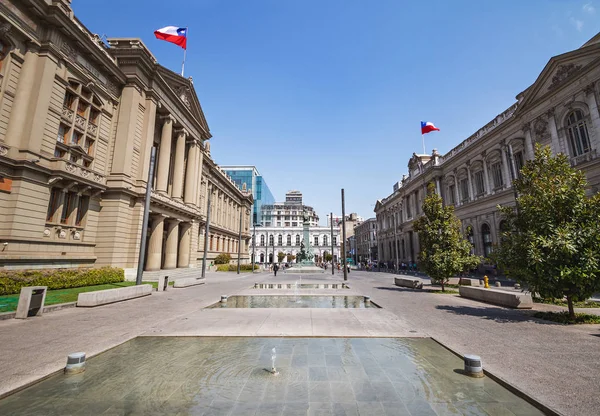 Площадь Монт Варас Дворцом Правосудия Бывшим Конгрессом Сантьяго Чили — стоковое фото