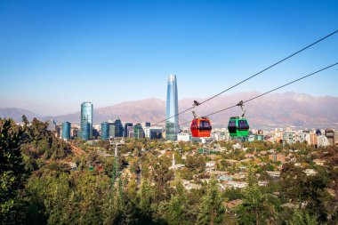 Santiago Metropolitan Park teleferik ve Santiago hava manzarası