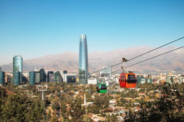 Santiago Metropolitan Park teleferik ve Santiago hava manzarası