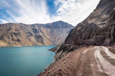Cajon del Maipo, Şili - 5 Nisan 2018: Cajon del Maipo 'daki El Yeso Barajı - Şili