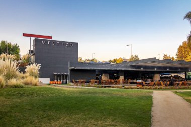 Santiago, Şili - 12 Nisan 2018: Melez Restoran Bicentenario Park - Santiago, Şili