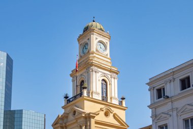 Santiago, Şili - Mar 6, 2018: Ulusal Tarih Müzesi Avlu (Museo Historico Nacional) Saat Kulesi, Plaza de Armas Meydanı - Santiago, Şili