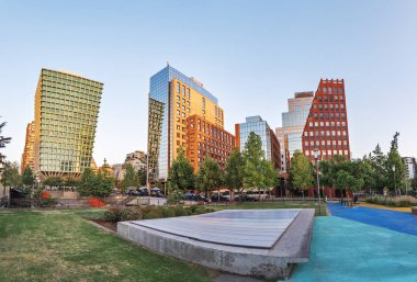 Santiago, Şili - 9 Mar 2018: Las Condes Mahallesi - Santiago, Şili, Modern binalar