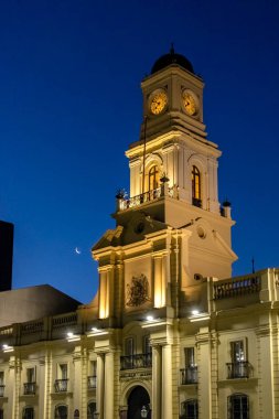 Ulusal Tarihi Müzesi Saat Kulesi geceleri - Santiago, Şili